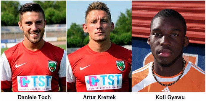 Die Fußballer Daniele Toch, Artur Krettek und Kofi Gyawu.